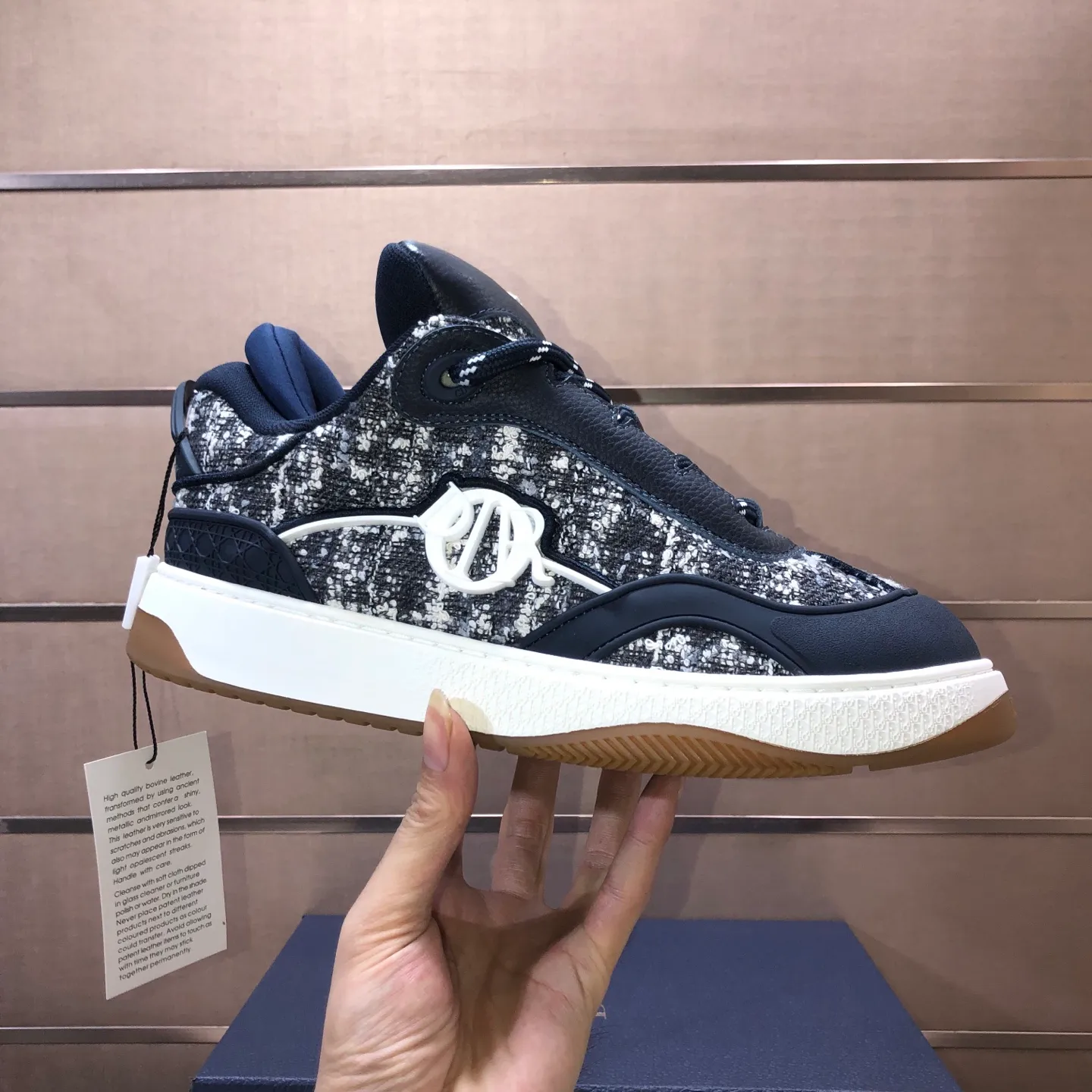 Ex-factory price: 800💶 (top original order) Brand: Dior (Dior) Standard code: Men's size 39-44 (45 customized) Grade: Same as the official website Material: Top original cowhide stitched together Original wear-resistant and lightweight outsole Style category: Fashionable casual shoes Distinguished luxury brand elements top luxury Color: Color of the actual picture